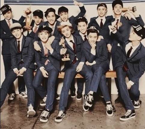 exo成员名字及图片「吴亦凡为什么是exo队长」