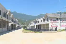 【脱贫攻坚】贾沙乡尼格小镇村民搬入新居，生活发生了这些变化图片