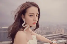 迪丽热巴开叉裙性感迷人仙气唯美写真图片图片