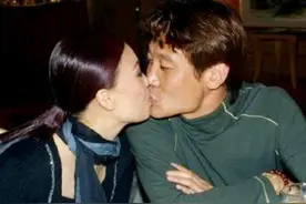 让那英苦恋10年未婚生子、却劈腿打人还吸毒，前国脚高峰现状如何图片
