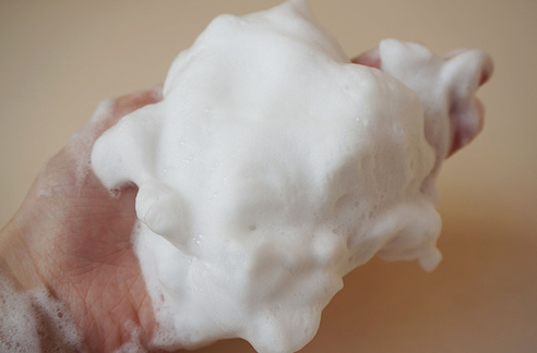 油皮痘痘肌怎么护肤？男女通用的好用氨基酸洗面奶推荐！