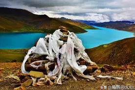 西藏的庆幸：千年古湖藏着天然鱼库，自然老死的鱼却不曾被吃一条图片