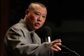 郭德纲：30岁挨过最屈辱48小时，靠织毛衣撑起整个德云社，真的牛图片
