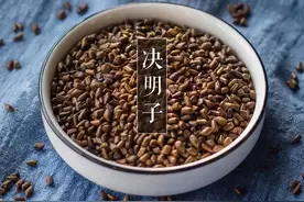 用决明子冲茶喝，轻松收获这几个好处图片