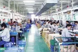 深圳转型工厂搬迁引争议，员工不搬企业不赔偿，员工企业各不相让图片