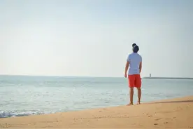 ​庸者争对错，高手讲利益，智者论格局图片