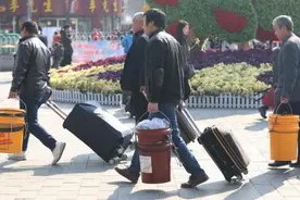 春节将至，农民工却流行留城“躲年”，为啥他们不愿回家过年？图片