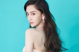 angelababy一袭抹胸纱质长裙，仙气飘飘甜美似公主图片