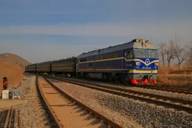 国内首列全卧铺式火车，全程727公里不停车，游客一觉睡到终点站图片