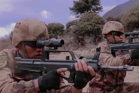 解放军高原侦察兵添利器：步枪配新瞄 说打左眼就不打右眼图片