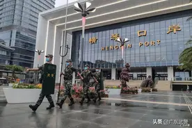 “超级口岸”开通，武警官兵全时守护图片