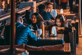 成都都市男女的“艳遇”之地，九眼桥的夜晚让人浮想联翩图片