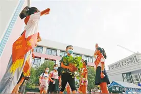 一批新学校投用 制作开学指南 同学们，请开启上学模式图片