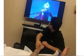 神回复：月老给你拉的钢丝绳……图片