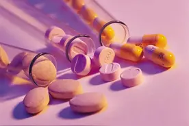 糖尿病患者，在服用二甲双胍时，尽量避免做这3件事图片