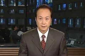 央视一哥罗京死后的第7年，老婆带着儿子改嫁富商，却惨遭网暴图片