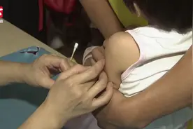5月大龙凤胎幼儿狂咳不止，注意这种传染病最近高发！视频封面