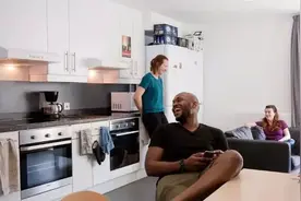 带着英国室友玩了局麻将，才知道人家才是牌桌大佬…图片