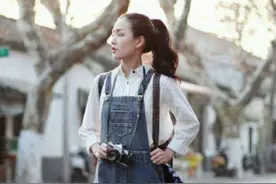 不会穿衣搭配？那就背带裤随意穿，全是一个人的江湖图片
