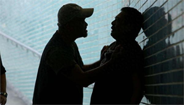 平台借钱逾期会打社区电话吗，投诉暴力催收需要什么证据 配图01