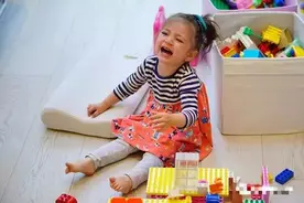 小时候爱哭惹人厌，长大后自闭自卑成绩垫底，这样的哭不容忽视图片