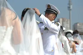 嫁给军官的好处，刺痛了哪些人的神经？图片