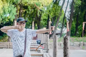 课堂上看电影，听巴赫，分享吉他、骑游、动漫……诗词大会擂主夏昆的语文课这样上图片