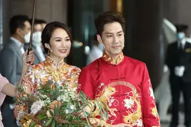 恭喜！33岁女星汤怡挺4月孕肚出嫁，富豪杨受成大方送金镯金链图片