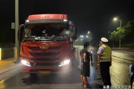 「天天说交通」严防死守，攻坚克难，石家庄交警24小时不间断无缝隙，严查黄牌照货车违法上路图片