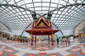 明明不被允许，那些持双重国籍的人，是如何出入中国海关的？图片