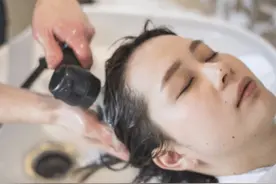 33岁一湖北女子，坚持用艾叶水洗头，3个月后，有什么变化？图片