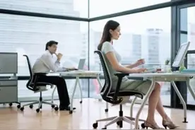 工作族应该避免长时间久坐，几个小知识改善臀部线条图片