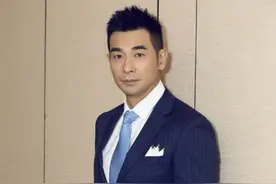 49岁赵文卓再现经典场面，身后豪宅内景太抢镜，网传身价早已上亿图片