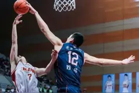 总冠军功臣之苏伟图片