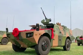 中国空降兵喜获新战车，信息化能力很亮眼，有效提高空降兵战斗力图片