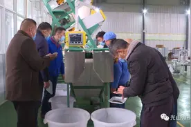 光山首台云茶叶色选机投入运营图片