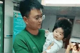 1岁孩子成“万人迷”,走到哪都惹人喜爱，宝宝头发实在太惊艳图片