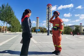 执勤一线｜杯杯奶茶传递的是浓浓的母爱图片