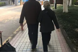 醉酒后，独自睡觉，悄然去世，留下年迈父母，孀妻弱子，情何以堪图片