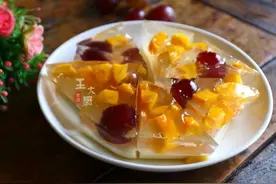 孩子最爱的水果牛奶果冻，在家就能做，香甜美味，吃着放心图片