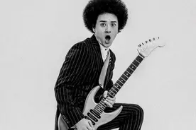 赵英俊的潇洒人生：小酒喝起来，用你们的狂欢送我最后一程图片