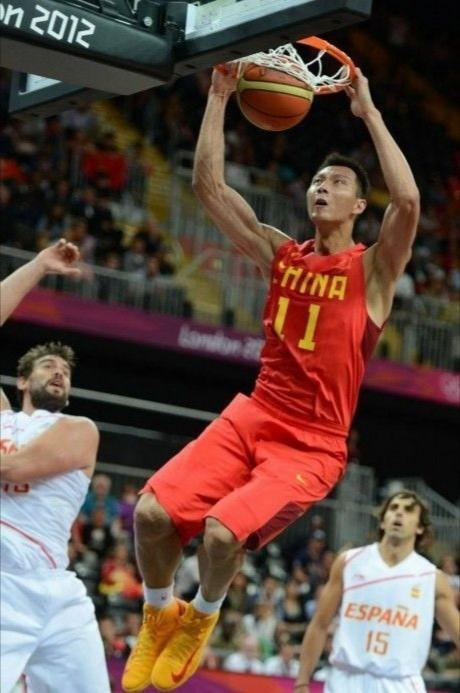 12年奥运会打西班牙，阿联狂轰30+12！加索尔兄弟表现如何？