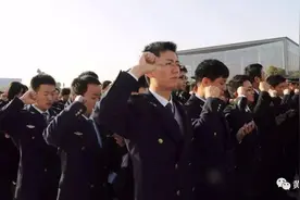全国高校毕业生工资排名，排50名外985有5所，进前十非985有3所图片