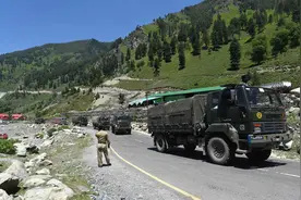 野心再次暴露！印度边境公路组织不断向我方一侧延伸军用道路图片