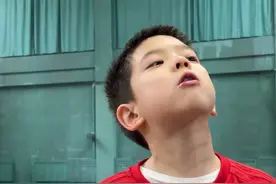 杜江久违晒儿子近照，7岁嗯哼撞脸“现男友”，被爸爸称小李现图片