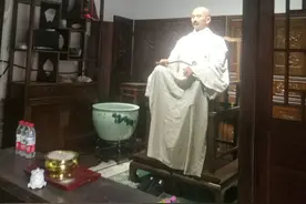 夏莲居坐必朝西图片