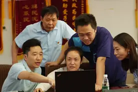 寻亲路团圆梦③｜再看一张，下一张照片，说不定就是他了……图片