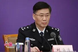 国家移民局回应暂停外国人持有效签证入境：不得以的临时性限制措施图片