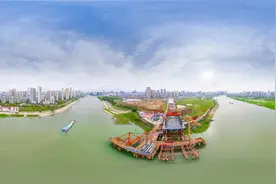 烟花三月，汉江之上复工忙图片