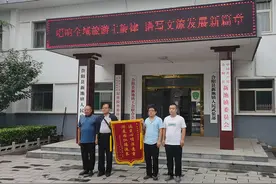 合阳县新池镇：一件实事暖民心 一面锦旗表真情图片